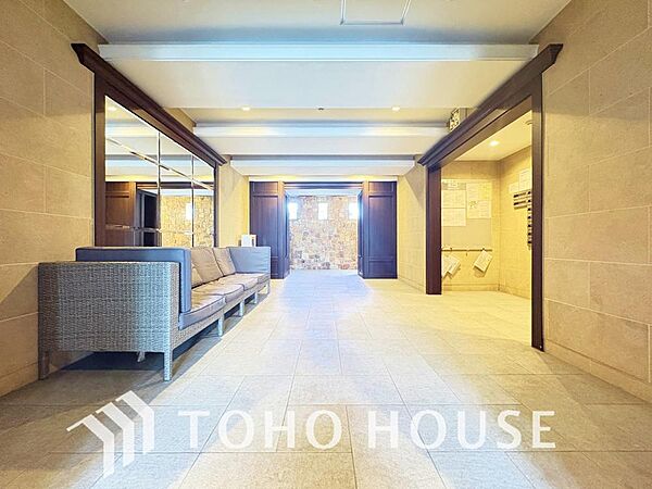 ここに住まわれる人にだけに許された専用のエントランス。ゆったりとした休息と癒しを提供してくれます。