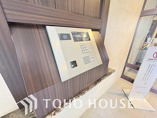 エントランスには、不審者の侵入を防ぐ、オートロックシステムを設置し、住まう方の安心と安全をしっかりと守ります。毎日の生活に、安らぎをもたらす、防犯・セキュリティ体制が整った、心地よい住空間が魅力です。