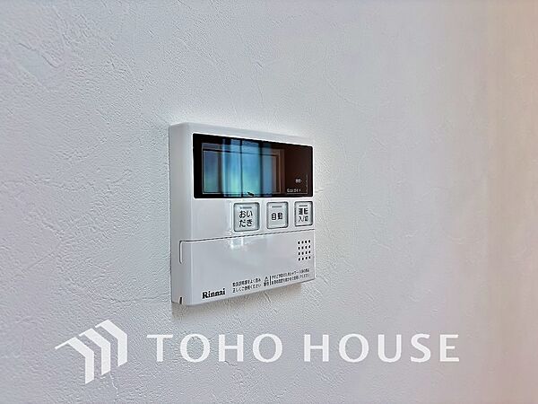 スイッチひとつで、自動のお湯張りから保温、追い焚きまでこなす便利なオートバス機能。忙しい毎日でも、ボタンを押すだけでいつでも適温の湯船に浸かることができ、一日の疲れを癒やす快適なバスタイムを叶えます。
