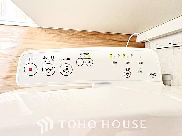 毎日使うトイレには快適な温水洗浄便座を完備しています。清潔感のあるプライベート空間で日々の生活に心地よいゆとりをプラス。毎日の暮らしをさらに一段と快適にしてくれる、嬉しいこだわり設備仕様の住まいです。