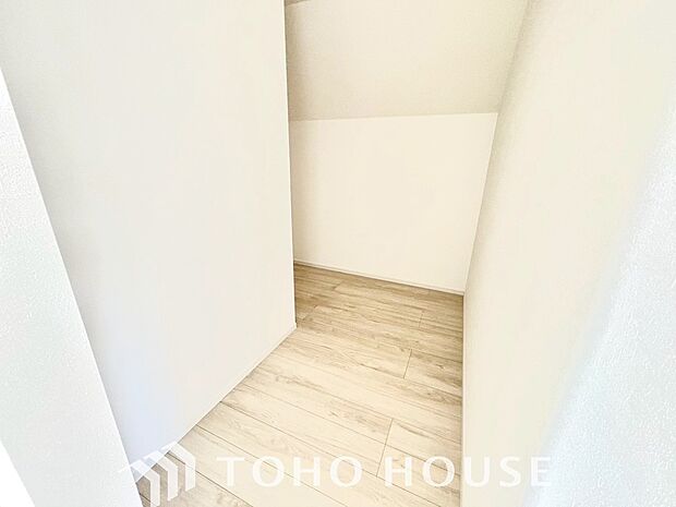 新築戸建でなければ体感できないひとときをご体感頂けるはずです。是非一度、現地でお確かめ頂きたいです。真新しい住まいが放つ独特の心地よさや、写真では伝わりきらない圧倒的な開放感を五感で体感してください。