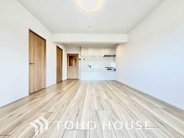 光が注がれる青い空から鮮やかに赤色にゆっくりと染まる。そんな優しい時間がここでは流れてゆく。