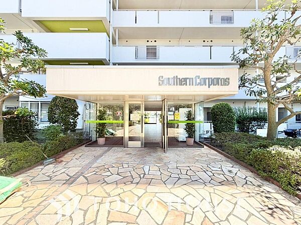色合いも落ち着いた色を中心に構成され、重厚感のある雰囲気で居住者・来客者を迎えてくれます。