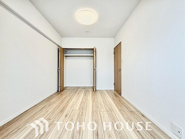 生活感を感じない空間では落ち着く事はできません。絶妙な雰囲気、配色、素材感を意識してコーディネート。