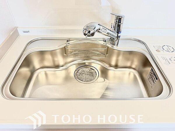 ワンタッチで浄水と原水を切り替えできる浄水器一体型水栓は水道水に含まれる有害物質を除去してくれます。