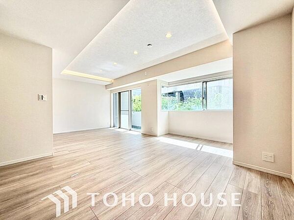 造りこんだ空間演出の妙が生み出す光と質のハーモニーはこの住宅のクオリティの良さを実感させてくれます。