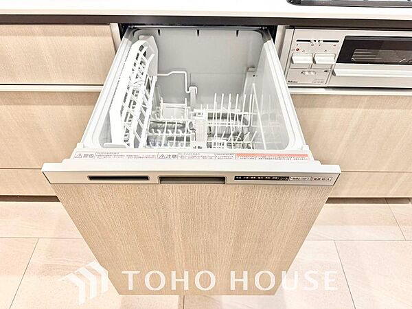 高温水や高圧水流を使う事で効率よく食器洗浄できます。殺菌効果も高いので哺乳瓶等を洗う際にも便利です。