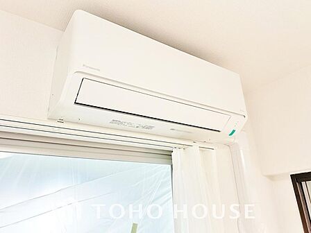 エアコンがあらかじめ設置されているため、引越し当日からすぐに快適な環境を整えられます。購入や設置の手間、初期費用もグッと抑えられるのが大きな魅力。新生活をスムーズかつ経済的にスタートできる一部屋。