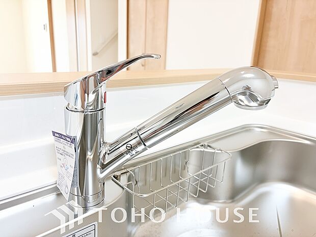 ワンタッチで浄水と原水を切り替えできる浄水器一体型水栓は水道水に含まれる有害物質を除去してくれます。