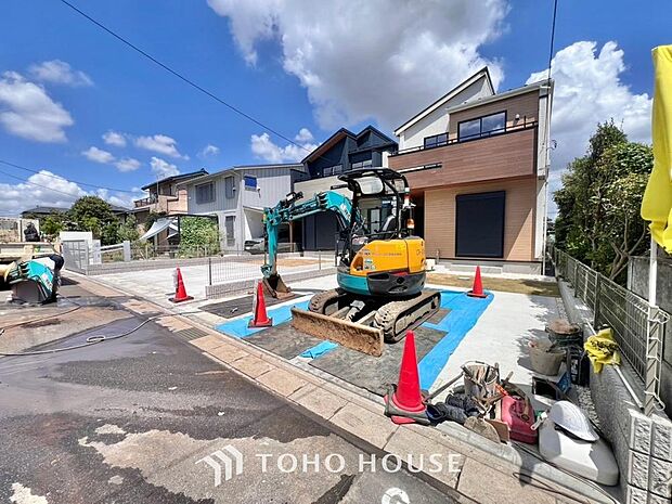 春夏秋冬・・・四季折々の変化を楽しめる心地よい場所。時間の経過と共に味わいが出る素敵な空間へ・・・。家はただ生活する場ではなく、暮らしを愉しく、快適にする場所。笑顔の毎日、安らぎの日々のために・・・。