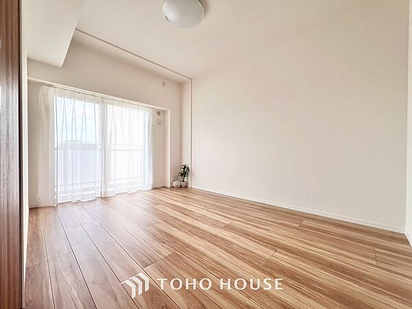お子様の心と身体を見守る子供部屋。小さな自立心を育むお部屋作りを見越してぜひご覧ください。成長に合わせたレイアウト変更もしやすく、のびのびと過ごせる工夫が詰まった、家族の未来に寄り添う快適な空間です。