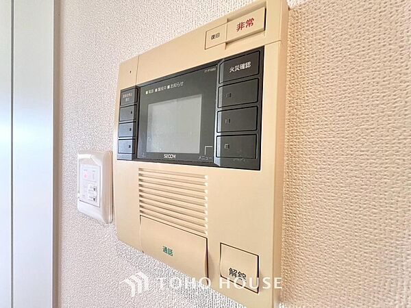 「見える安心」をカタチにしました。誰が来てもわかる様に、モニター付きインターホンを設置。来訪者を映像で確認できるため防犯性に優れ、日々の暮らしに確かな安心感をプラスする、家族に優しい住まいの設備です。