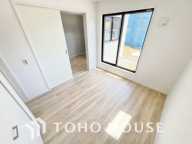 一日の疲れを癒やしてくれる主寝室。時を忘れて過ごす場所として過ごせるお部屋。