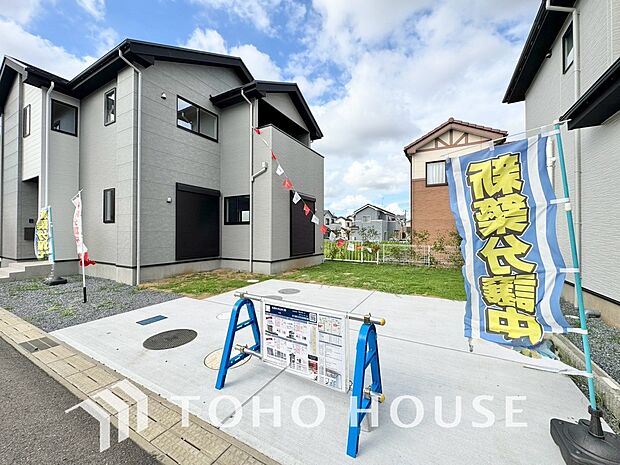 マンションとは違う敷地内駐車。ご主人様のお車のお手入れにも気合が入りますね。