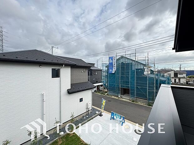その豊かな眺望にふさわしい空間には、通風・採光にも優れ、心地よい光と風があふれています。
