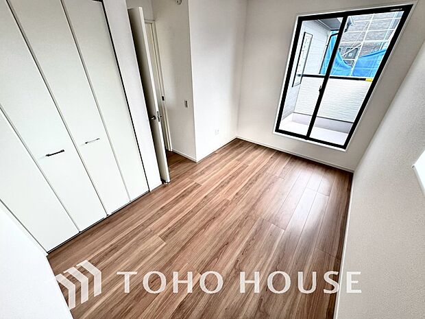 一日の疲れを癒やしてくれる主寝室。時を忘れて過ごす場所として過ごせるお部屋。