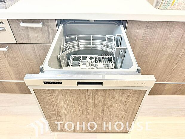 高温水や高圧水流を使う事で効率よく食器洗浄できます。殺菌効果も高いので哺乳瓶等を洗う際にも便利です。