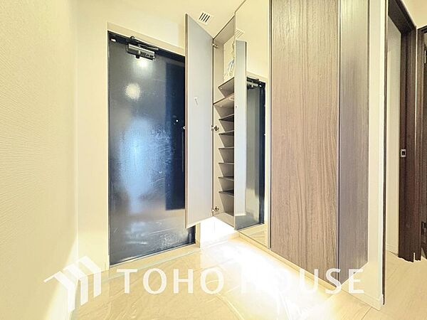 ただいま、おかえり。新居で交わす家族同士の何気ないやり取りがただ何となく嬉しいんです。そんな日々の小さな幸せを積み重ねながら、家族の絆がぐっと深まる、温もりあふれる理想の暮らしをこの地で始めませんか。