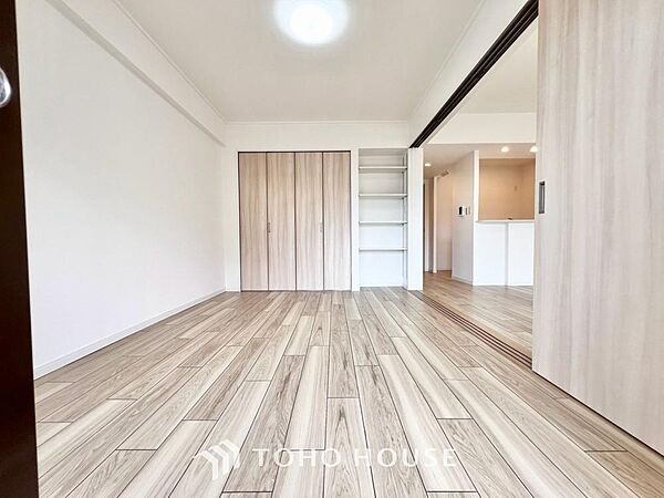 お子様の心と身体を見守る子供部屋として、小さな自立心を育むお部屋作り、を見越してご覧下さい。プライベートな時間を大切にしながら、のびのびと自分らしさを育み、健やかに成長できる、快適な空間を実現します。
