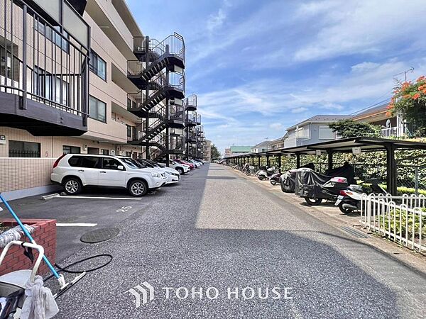 敷地内駐車場（空き状況、料金等についてはお気軽にお問合せください。）