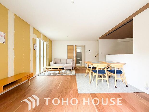 ここにはみんなが集い、食事と楽しい会話が始まる。話に夢中になりすぎて、つい時を忘れ夜半過ぎに…。そんな温かな幸せを感じさせてくれる場所でありたい。ここでの笑い声や会話は一生の宝物になりそうです。