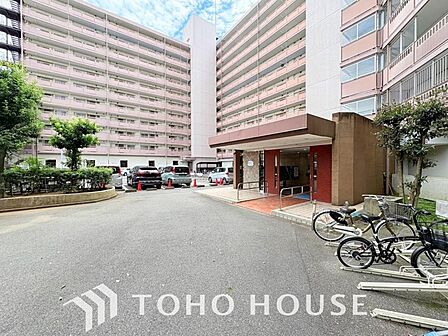 ロビーやホールだけでなく、住居者しか使わないような細部まで、美しく機能的なデザイン仕様。過ごす方々の毎日を支える、頼もしいハイクオリティなマンションです。ご見学の際には共有部までご案内いたします。