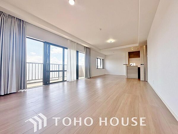 造りこんだ空間演出の妙が生み出す光と質のハーモニーはこの住宅のクオリティの良さを実感させてくれます。