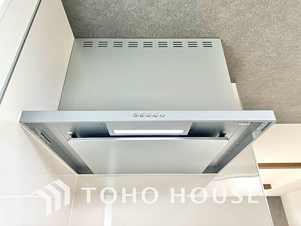 静音性や省エネ性に優れ、デザインもスタイリッシュな最新レンジフード。効率的な換気で料理を快適にし、面倒なお手入れの手間も省けます。空間を美しく、引き締める洗練された機能美を、ぜひ現地でお確かめ下さい。