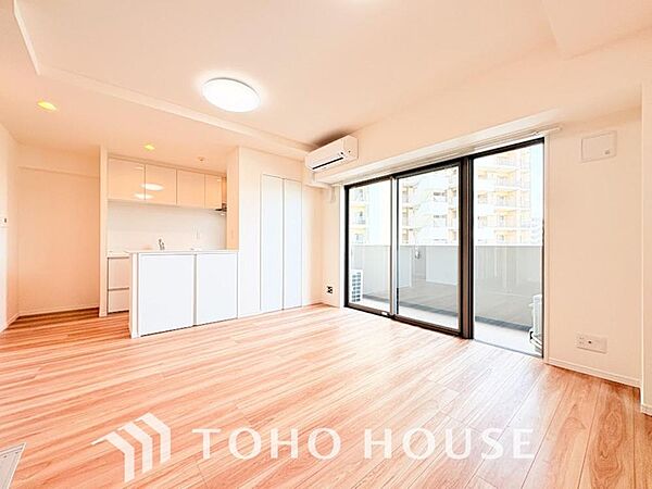造りこんだ空間演出の妙が生み出す光と質のハーモニーはこの住宅のクオリティの良さを実感させてくれます。