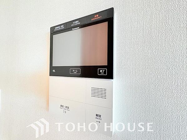 当マンションエントランスには、防犯対策の「オートロック」を採用。マンション住人以外の侵入を防ぐために設置しました。お子様がいらっしゃるご家庭にも安心の設備です。