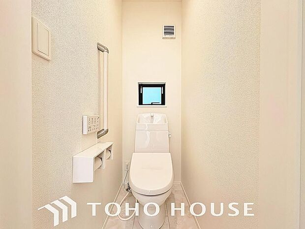 清潔な空間であって頂けますように、目に留まるだけではなく汚れをふき取り易いフロアと壁紙をチョイス。