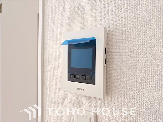 誰が来てもわかる様にモニター付きインターホンを設置。家事導線を考慮した個所に設置し、防犯性と利便性に優れ快適と安らぎを合わせた優しい設計。
