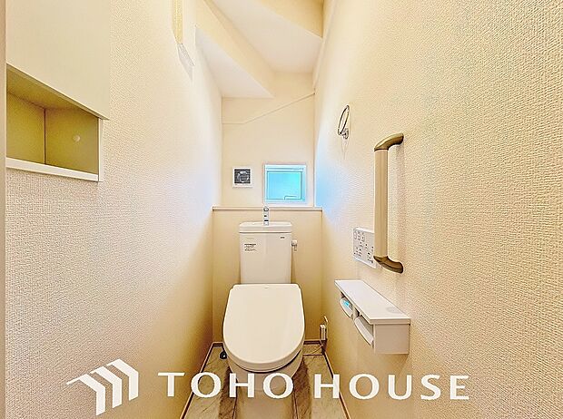 清潔な空間であって頂けますように目に留まるだけではなく汚れをふき取り易いフロアと壁紙をチョイス。サッと一拭きするだけで簡単に見栄え良く保てるため、毎日の掃除がスムーズになり家事時間を大幅に削減します。