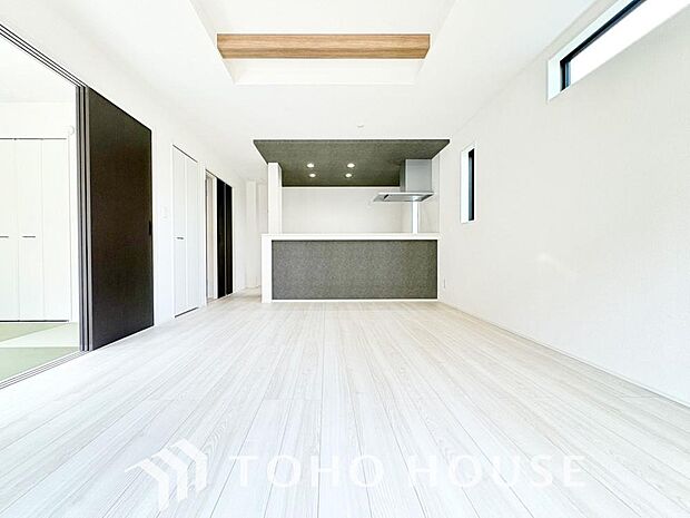 造りこんだ空間演出の妙が生み出す光と質のハーモニーはこの住宅のクオリティの良さを実感させてくれます。
