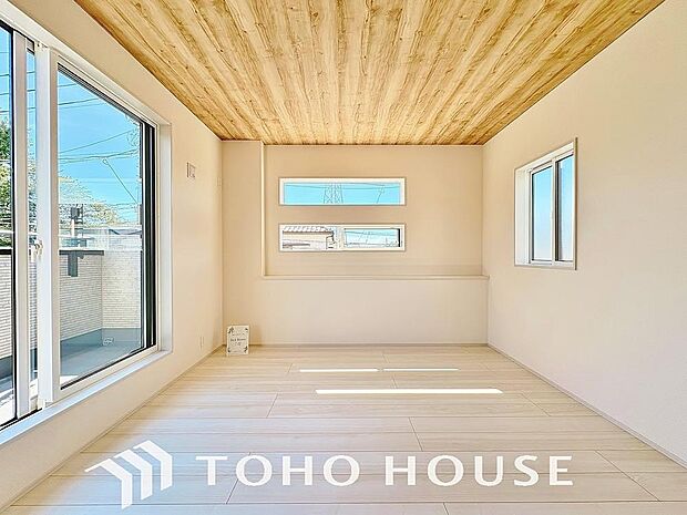 一日の疲れを癒やしてくれる主寝室。時を忘れて過ごす場所として過ごせるお部屋。