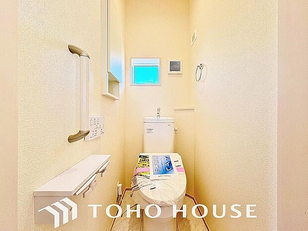 清潔な空間であって頂けますように、目に留まるだけではなく、汚れをふき取り易いフロアと壁紙をチョイス。