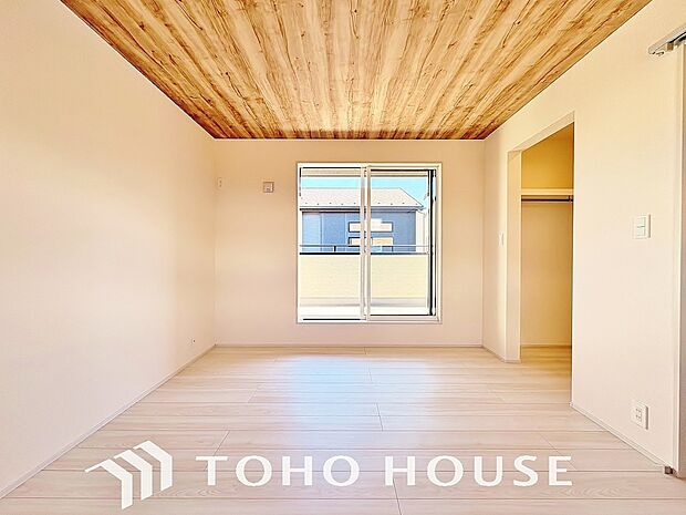 一日の疲れを癒やしてくれる主寝室。時を忘れて過ごす場所として過ごせるお部屋。