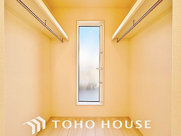 建物内部の収納には拘りました。共有部分に設けた収納。お荷物が多い方にも安心です。