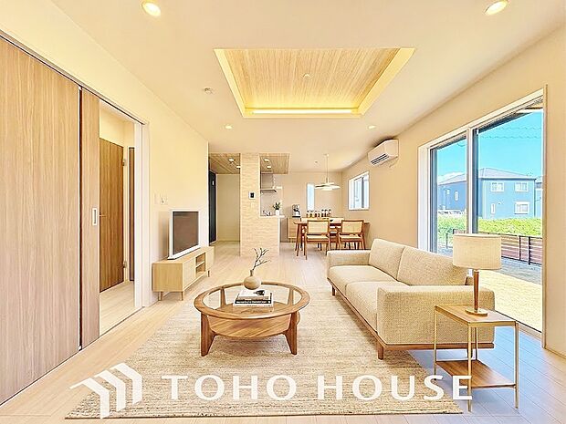 造りこんだ空間演出の妙が生み出す光と質のハーモニーはこの住宅のクオリティの良さを実感させてくれます。※家具・家電等はCGです。