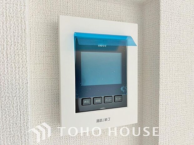 誰が来てもわかる様にモニター付きインターホンを設置。家事導線を考慮した個所に設置し、防犯性と利便性に優れ快適と安らぎを合わせた優しい設計。