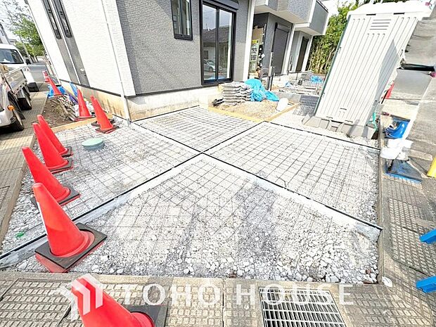 ゆったりとした駐車スペースを確保いたしましたので、大きめのお車でも駐車可能です。