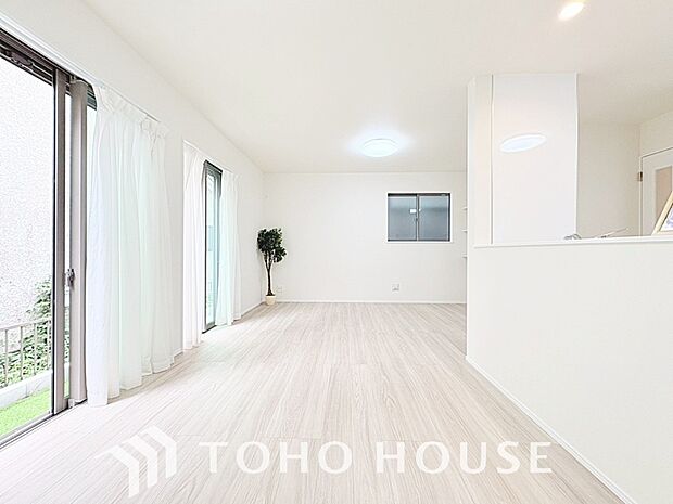 造りこんだ空間演出の妙が生み出す光と質のハーモニーはこの住宅のクオリティの良さを実感させてくれます。