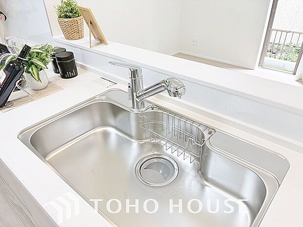 浄水器ボタンひとつで浄水と原水に切り替えられる浄水器一体型水洗を使用。