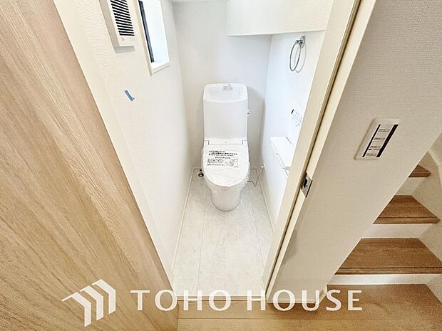 清潔な空間であって頂けますように、目に留まるだけではなく、汚れをふき取り易いフロアと壁紙をチョイス。