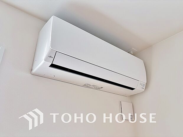エアコン設置済みの物件です。入居時の設置工事の費用や、本体の購入代金といった初期費用を大幅にカットできるのが嬉しいポイントです。浮いた予算を他の家具や引越し代に回せるため、新生活を快適に始められます。