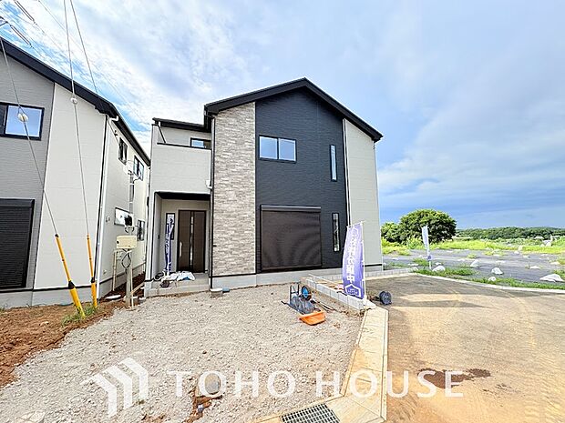 マンションとは違う敷地内駐車。ご主人様のお車のお手入れにも気合が入りますね。