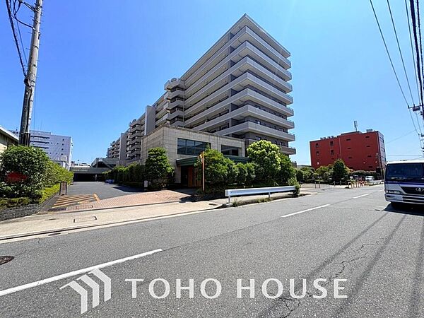 マンション内のお手入れや管理もしっかり行き渡っております。共用部分が隅々まで綺麗に維持されているため、毎日を清々しい気持ちで迎えることができますね。大切に守られていることが伝わる、安心の住まいです。