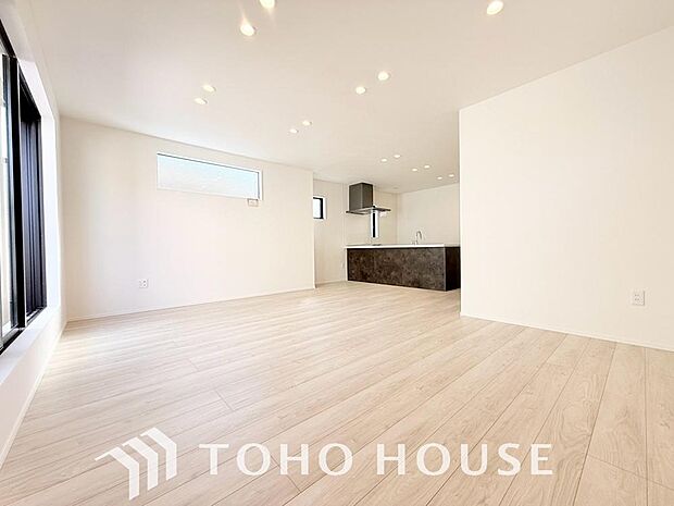 造りこんだ空間演出の妙が生み出す光と質のハーモニーはこの住宅のクオリティの良さを実感させてくれます。