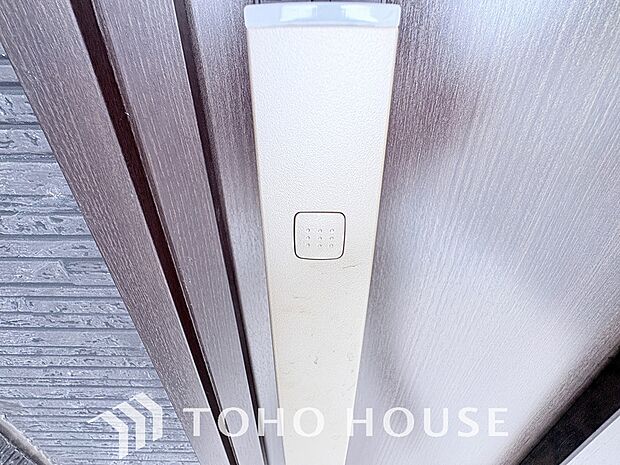 防犯対策への意識が高まっている最近では、補助錠として鍵穴のない電子錠を選ぶ方も増えています。