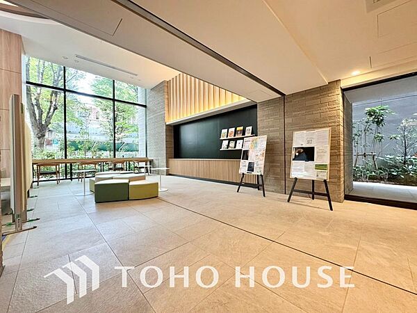居住者だけが利用できる専用のエントランスです。ゆったりとした憩いと、癒しを届ける特別な空間です。ここに住むからこその贅沢な優越感と、他にはない日々の特別感に浸りながら、心豊かな毎日をお過ごしください。